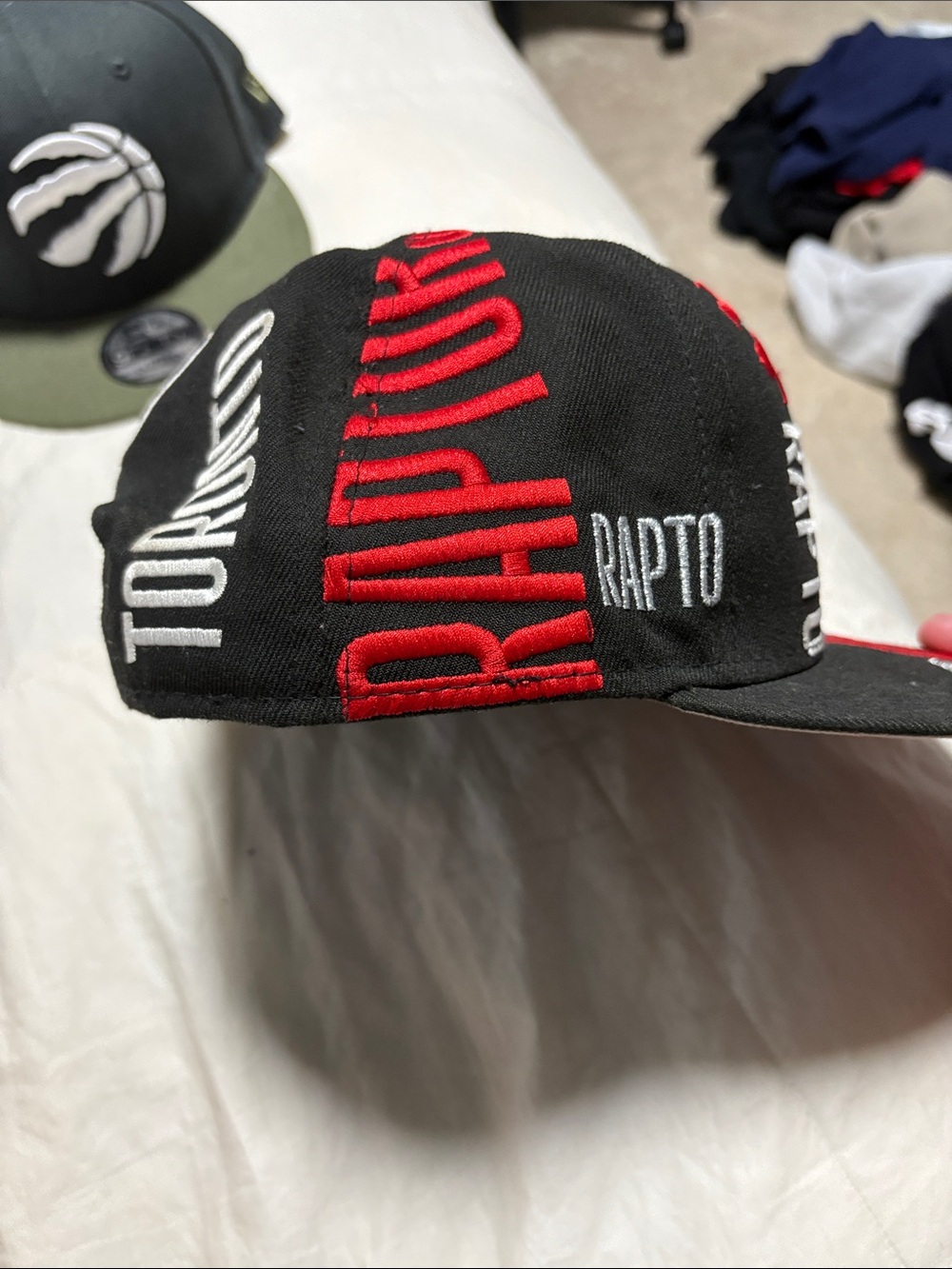 Toronto Raptors Black Red Embroidered Snapback Hat - Picture 2 of 5